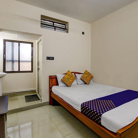 สปอต ออน 73621 ศรีนิวาส บอร์ดดิ้ง แอนด์ ลอร์ดจิ้ง Hotel Jalahalli ภายนอก รูปภาพ