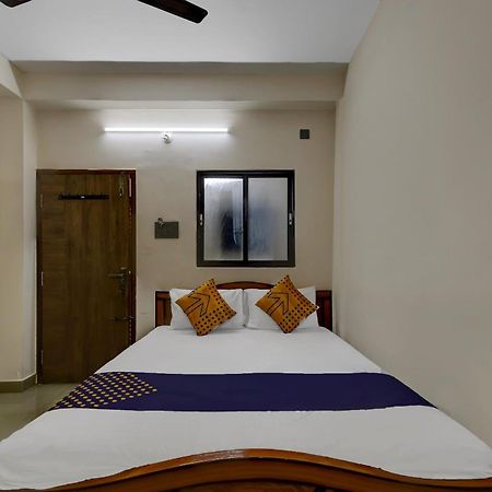 สปอต ออน 73621 ศรีนิวาส บอร์ดดิ้ง แอนด์ ลอร์ดจิ้ง Hotel Jalahalli ภายนอก รูปภาพ