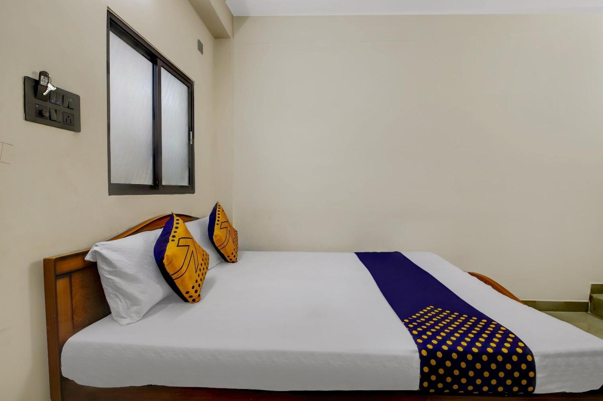 สปอต ออน 73621 ศรีนิวาส บอร์ดดิ้ง แอนด์ ลอร์ดจิ้ง Hotel Jalahalli ภายนอก รูปภาพ