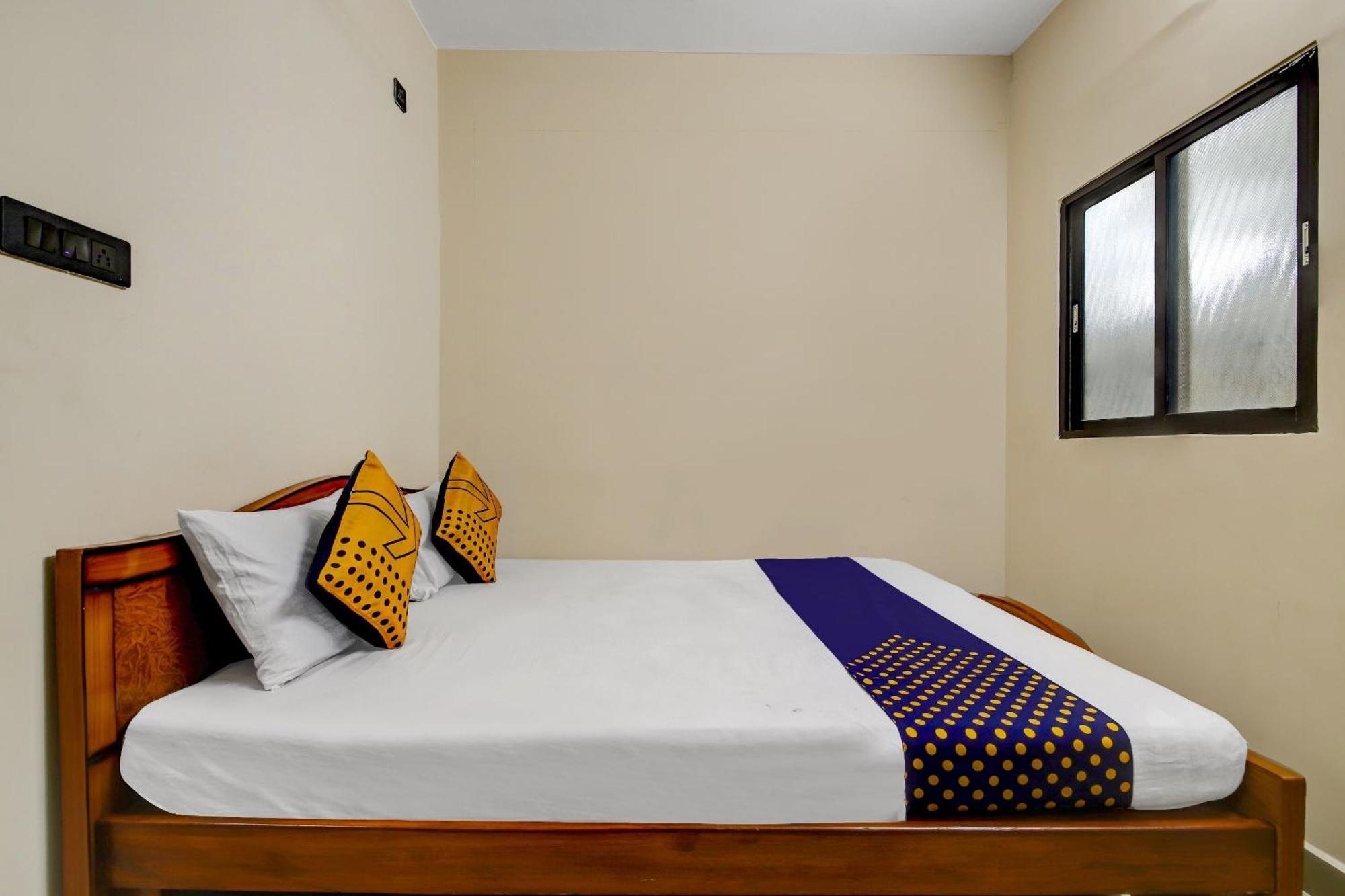 สปอต ออน 73621 ศรีนิวาส บอร์ดดิ้ง แอนด์ ลอร์ดจิ้ง Hotel Jalahalli ภายนอก รูปภาพ