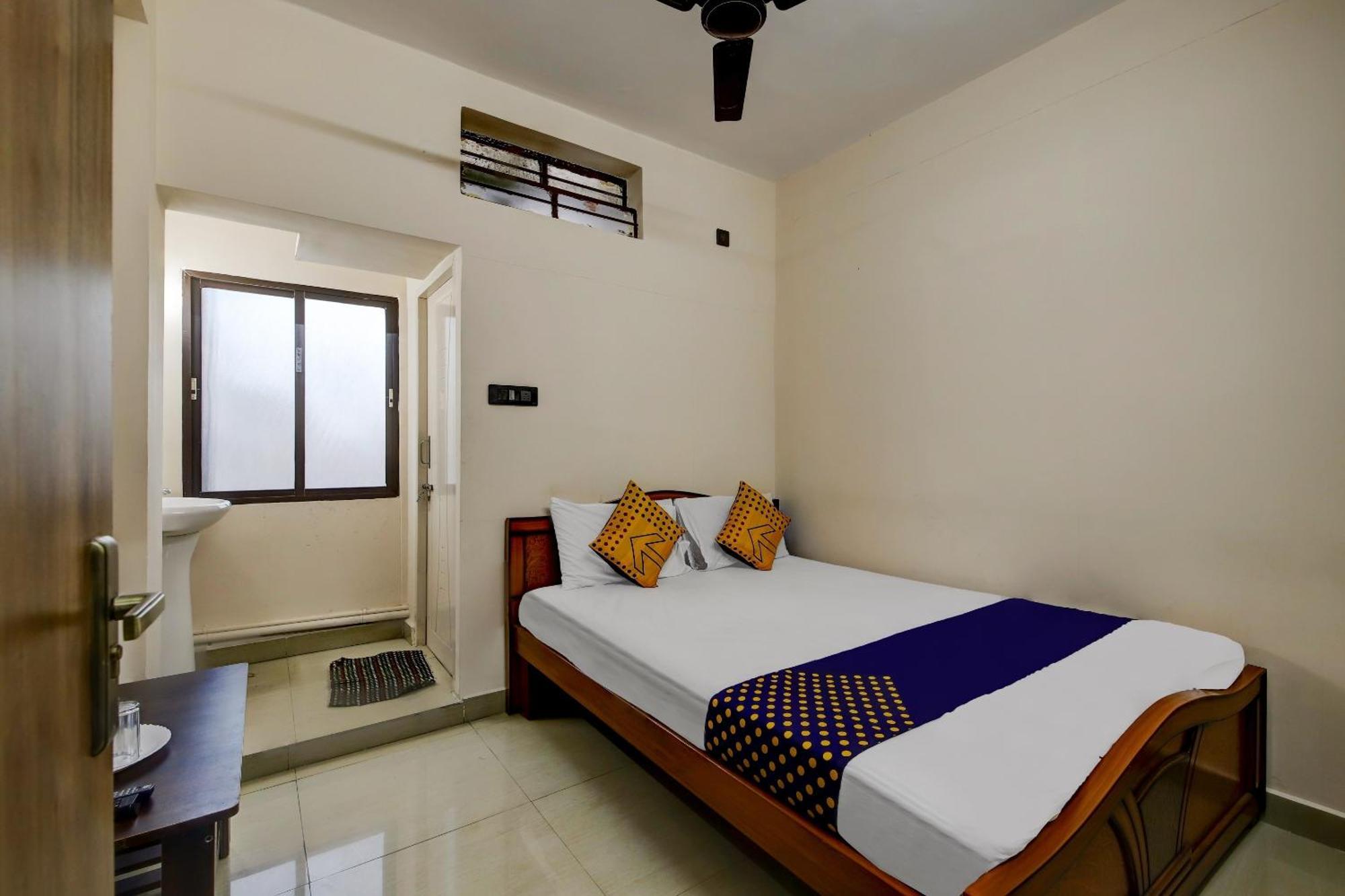 สปอต ออน 73621 ศรีนิวาส บอร์ดดิ้ง แอนด์ ลอร์ดจิ้ง Hotel Jalahalli ภายนอก รูปภาพ