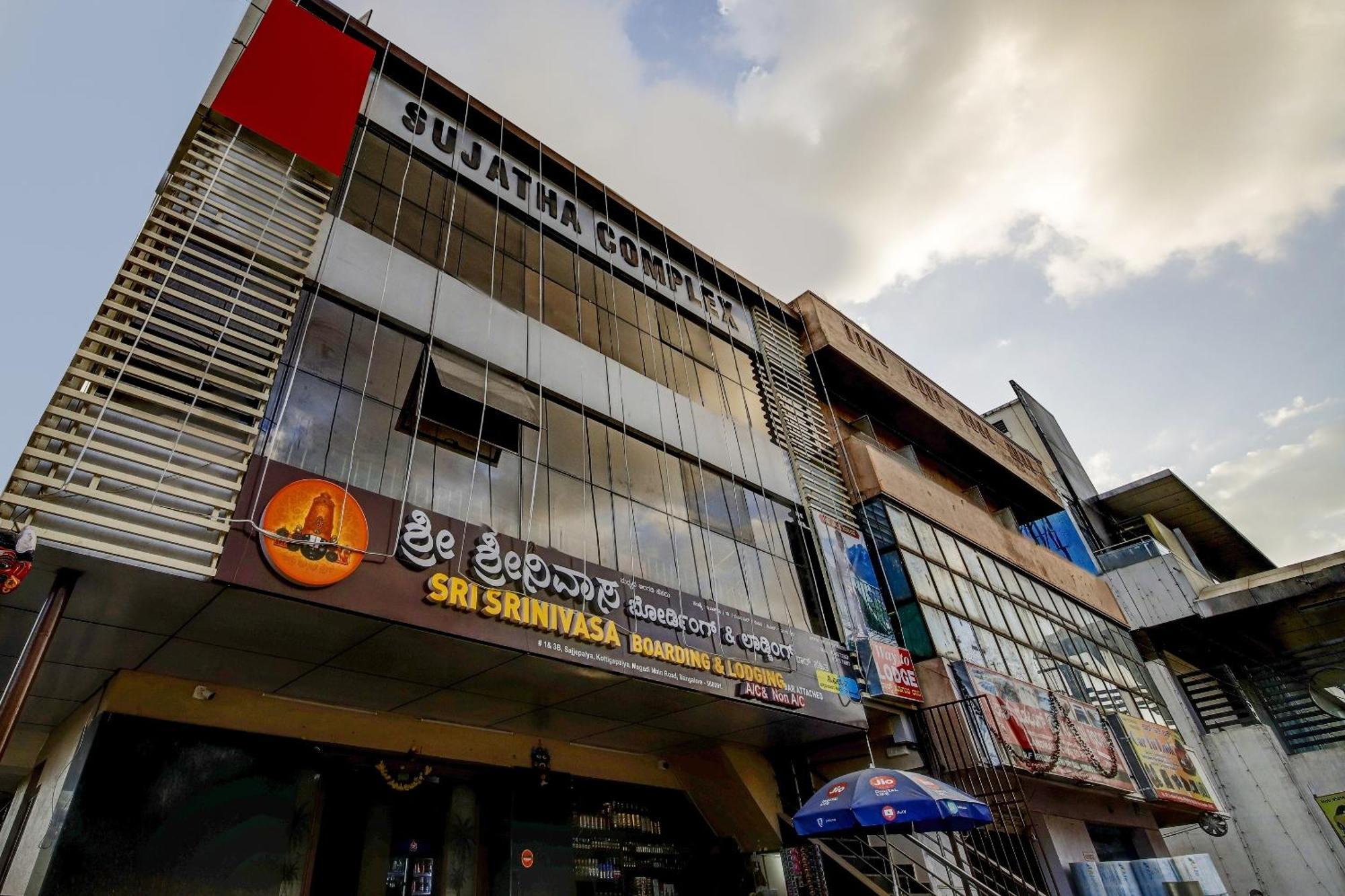 สปอต ออน 73621 ศรีนิวาส บอร์ดดิ้ง แอนด์ ลอร์ดจิ้ง Hotel Jalahalli ภายนอก รูปภาพ
