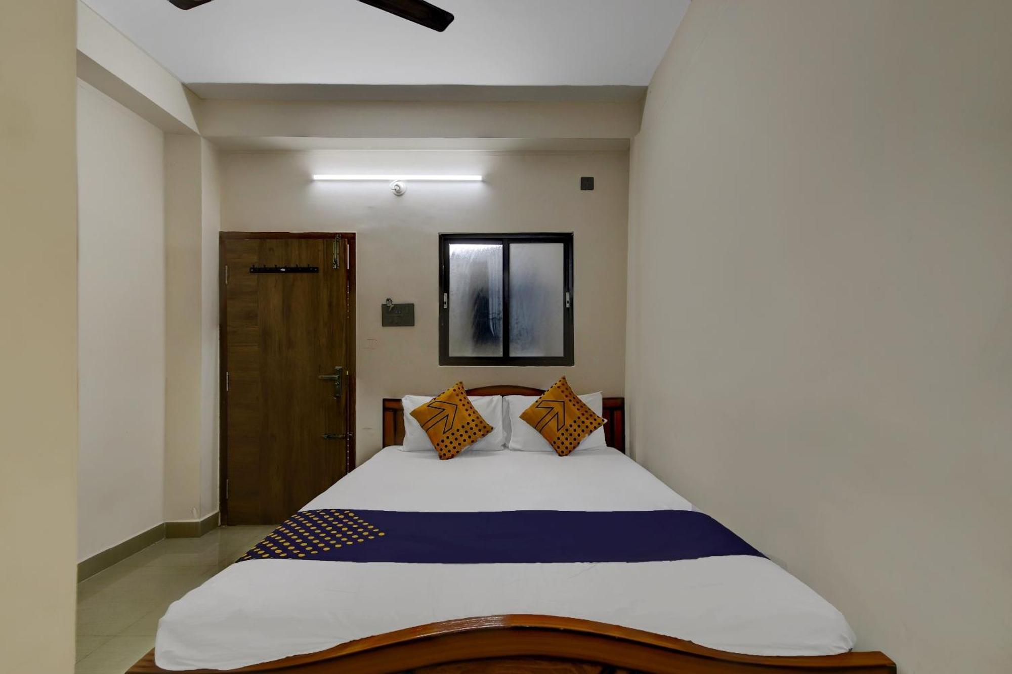 สปอต ออน 73621 ศรีนิวาส บอร์ดดิ้ง แอนด์ ลอร์ดจิ้ง Hotel Jalahalli ภายนอก รูปภาพ